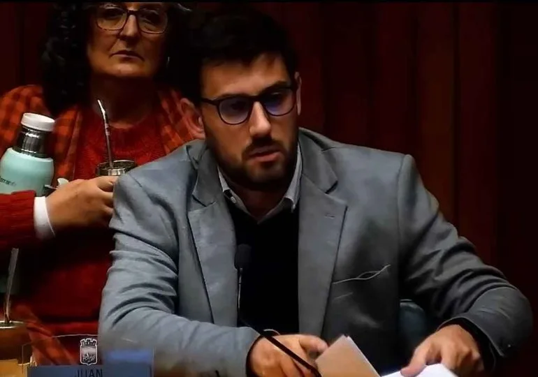 Frente Amplio advier...