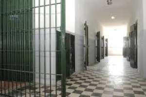 Un chico de 14 robó a otro de 12 usando arma blanca; está en INAU y va al juez