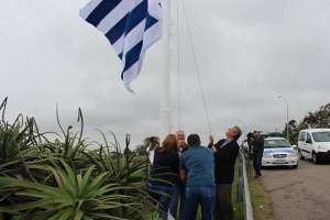Se izó el pabellón nacional como homenaje a los símbolos patrios