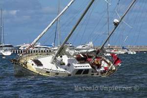 Un velero encalló en el Puerto de Punta del Este, pero no hubo lesionados