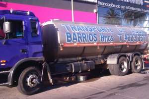 Reparten agua en distintos puntos del departamento