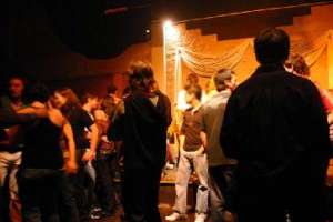 INAU advierte que mayores compran alcohol para los menores cobrando una comisión