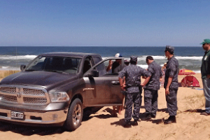 Advierten que el ingreso de vehículos a las playas de Maldonado es multado con 21.000 pesos