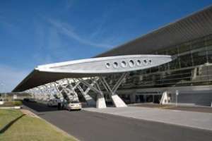 Denuncian que no hay servicios de maleteros en el aeropuerto de Laguna del Sauce