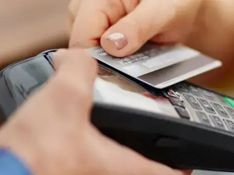 Pidió comida a un co...