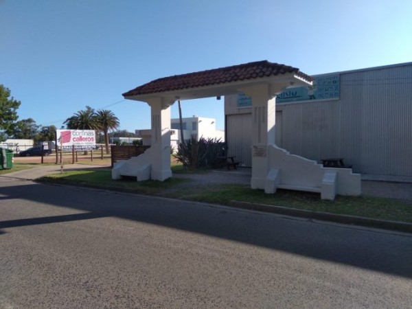 Comerciantes y vecin...