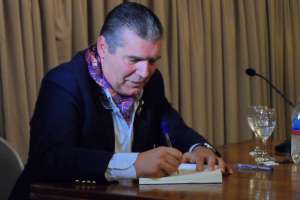 Carlitos Páez presenta su libro “Desde la cordillera del Alma” en Punta del Este