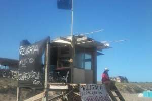 Guardavidas quitaron bandera negra tras intimación de la IDM y celebran asamblea