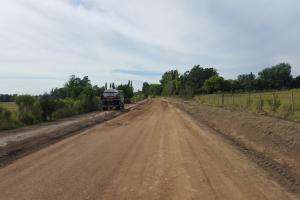 Realizan tareas de acondicionamiento en caminos y zonas rurales