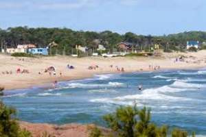 El gobierno aclara que las playas son de libre acceso, ante el anuncio de la venta de una parte de la costa en San Francisco