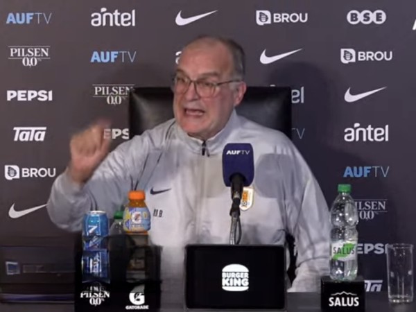 Bielsa ratificó que quiere seguir al mando de Uruguay hasta el Mundial