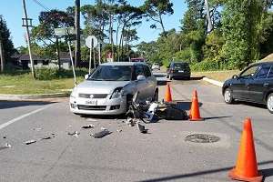 Siniestro en avenida Córdoba: motociclista sufrió fractura de cadera
