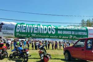 Récord Guiness: se asaron 6 mil pollos a beneficio del Hogar de Ancianos de Maldonado.