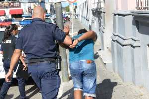 Arrebatadores se tirotearon con la policía en el parque Mancebo