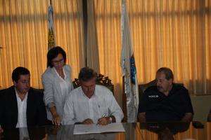 Policía apoyará a intendencia en el tránsito y a cambio recibirá insumos