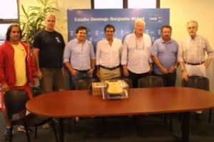 Unión Vecinal donó un desfibrilador para uso de guardavidas y Arboretum Lussich