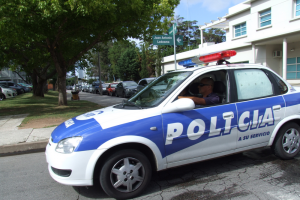 Una menor responsable del robo del interior de un auto en Los Eucaliptus