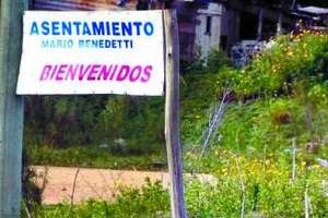 Reclaman soluciones para la caminería del asentamiento Mario Benedetti: los ómnibus ya no pasan y los niños no van a la escuela