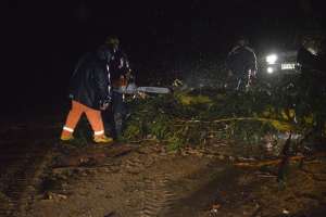 Varias rutas y caminos siguen anegados y no dan paso al tránsito