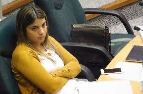 Solicitan una garita en la parada de ómnibus de Camino Ferreira para los niños de la escuela 36