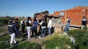 Tres hombres a prisión por venta de drogas tras operativos en asentamiento Nueva Esperanza