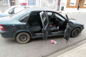 Robo de auto y fuga terminó con tres detenidos