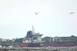 Un carguero que transporta aceite vegetal encalló próximo a la Isla de Lobos
