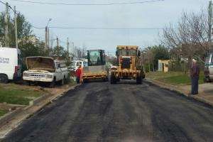 Se cumplen tareas de repavimentación en calles del barrio La Sonrisa