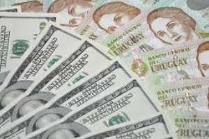 Operadores cambiarios atribuyen la baja del dólar a los anuncios del gobierno en materia económica