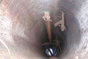 Hallan un peligroso pozo del año 1900 en Gregorio Aznárez