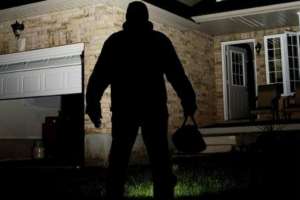Fue detenido in fraganti dentro de una casa cuando intentaba robar y resultó procesado