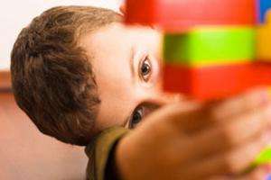 Otorgan becas para curso de asistente para personas con TEA