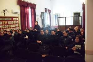 Personal policial recibió charla sobre daños colaterales de la violencia extrema