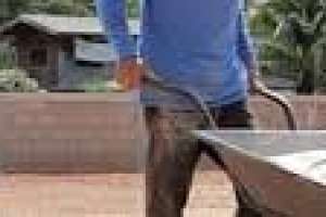 Empujando una carretilla robada, fue detenido por la policía