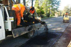 Siguen los trabajos de reparación de calles en barrios de Maldonado y Punta del Este