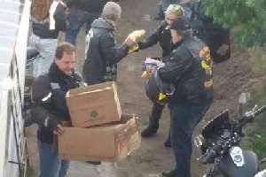Motoqueros de Montevideo colaboraron con el grupo Bigote que brinda comida en Maldonado
