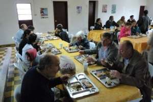 La demanda en el comedor de San Carlos duplica su capacidad