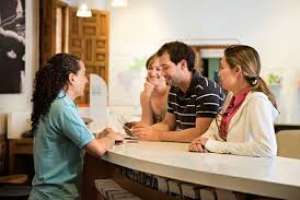 Charla de Inefop en Piriápolis: atención al turista