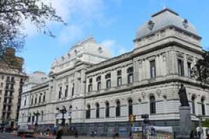Polémica por contrato de la Intendencia de Maldonado se instaló en Facultad de Derecho