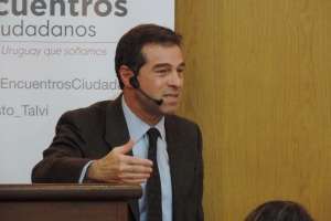 Talvi diserta en Maldonado sobre desarrollo económico y educación