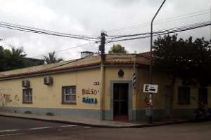 Menor emplazado a sede Penal acusado de daños y robo a un vehículo