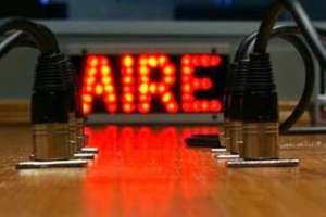 Estudiantes del Liceo 2 de San Carlos preparan un programa radial