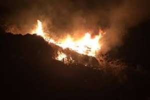 Incendio en una vivienda abandonada en parada 19