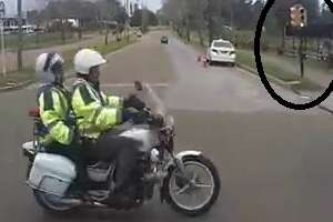 Inspectores de la Intendencia de Maldonado fueron captados infraganti pasando con roja