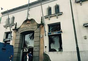 Denuncian que varias instituciones públicas no colocaron el pabellón nacional el 25 de agosto