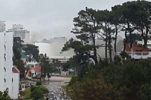 Se incendió entrepiso de local de plaza de comidas de Punta Shopping