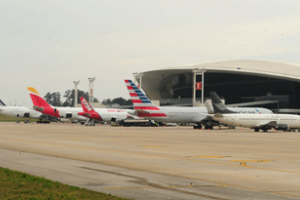 Con Sky Airlines, ya son 13 las compañías aéreas que operan en Uruguay