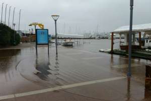 Cesa alerta y se restablecen los servicios, disminuyendo  las personas evacuadas; quedan 25