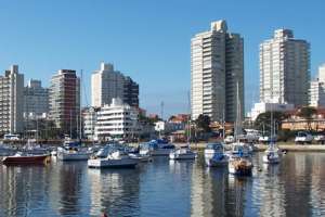 Detectaron 1.563 inmuebles no declarados de argentinos en Uruguay, varios están en Punta del Este