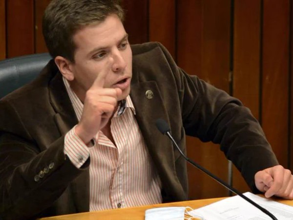 Proyecto turístico Isla de Lobos: edil Garlo llamó a “poner fin a esa piqueta fatal del progreso que lleva al hombro el intendente Antía...”
